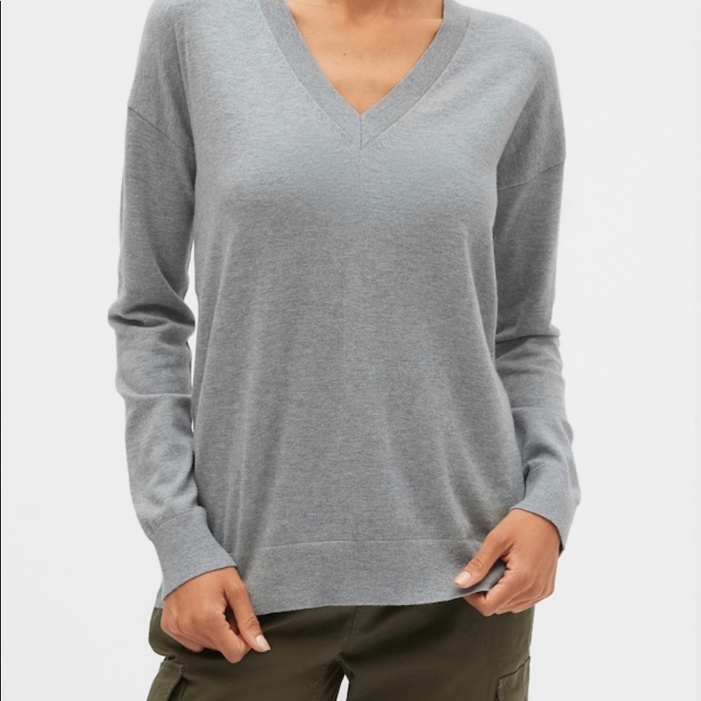 NWT Banana Republic V-Neck sweater